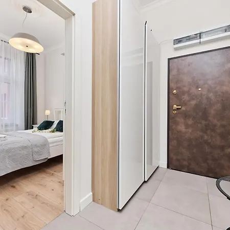 Center Railway Station Pilsudskiego By Renters