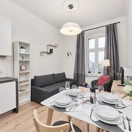 Center Railway Station Pilsudskiego By Renters Vratislav